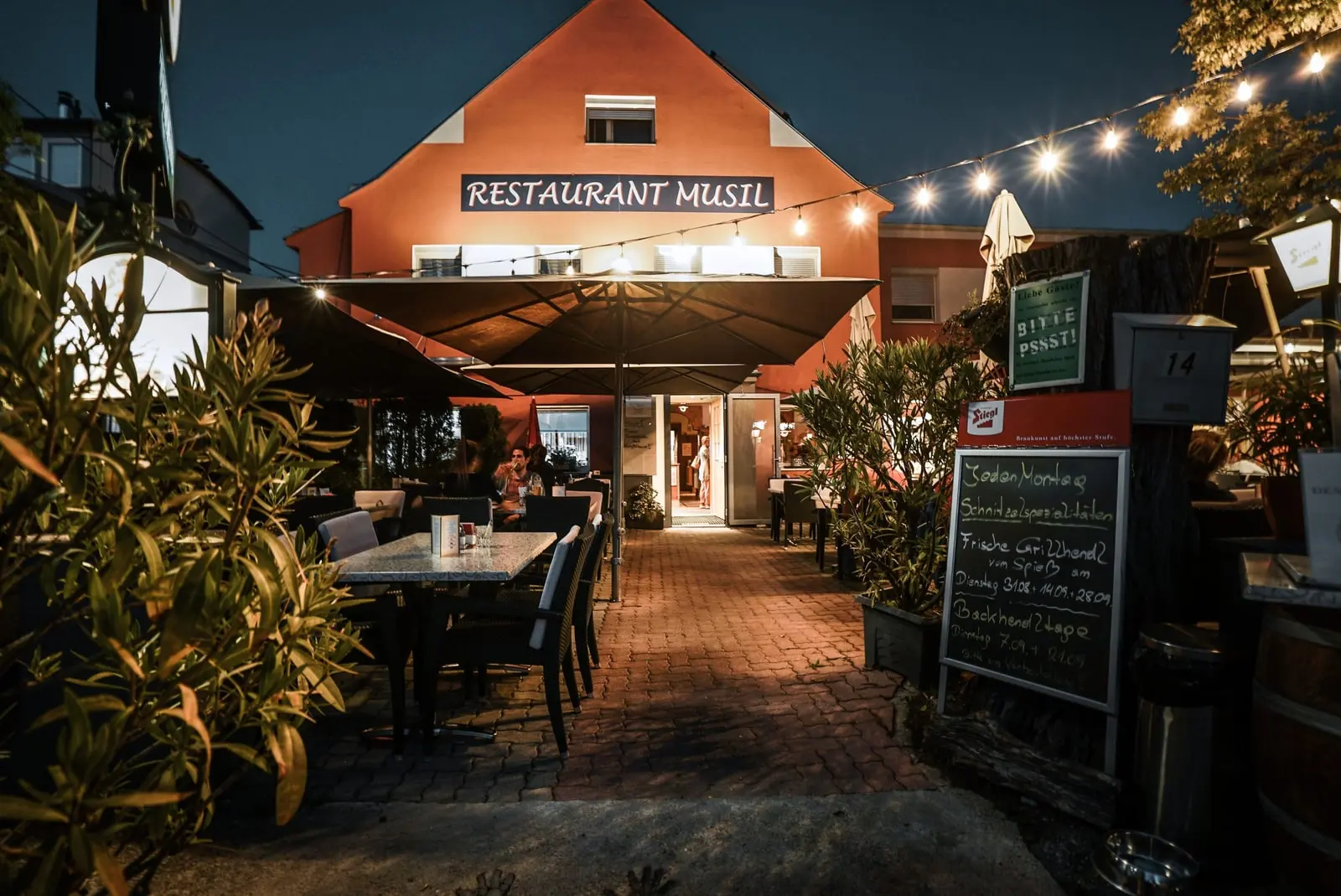 Das Restaurant Musil von der Straße aus gesehen.